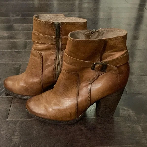 Frye Patty Riding Bootie 7.5 - Picture 6 of 10